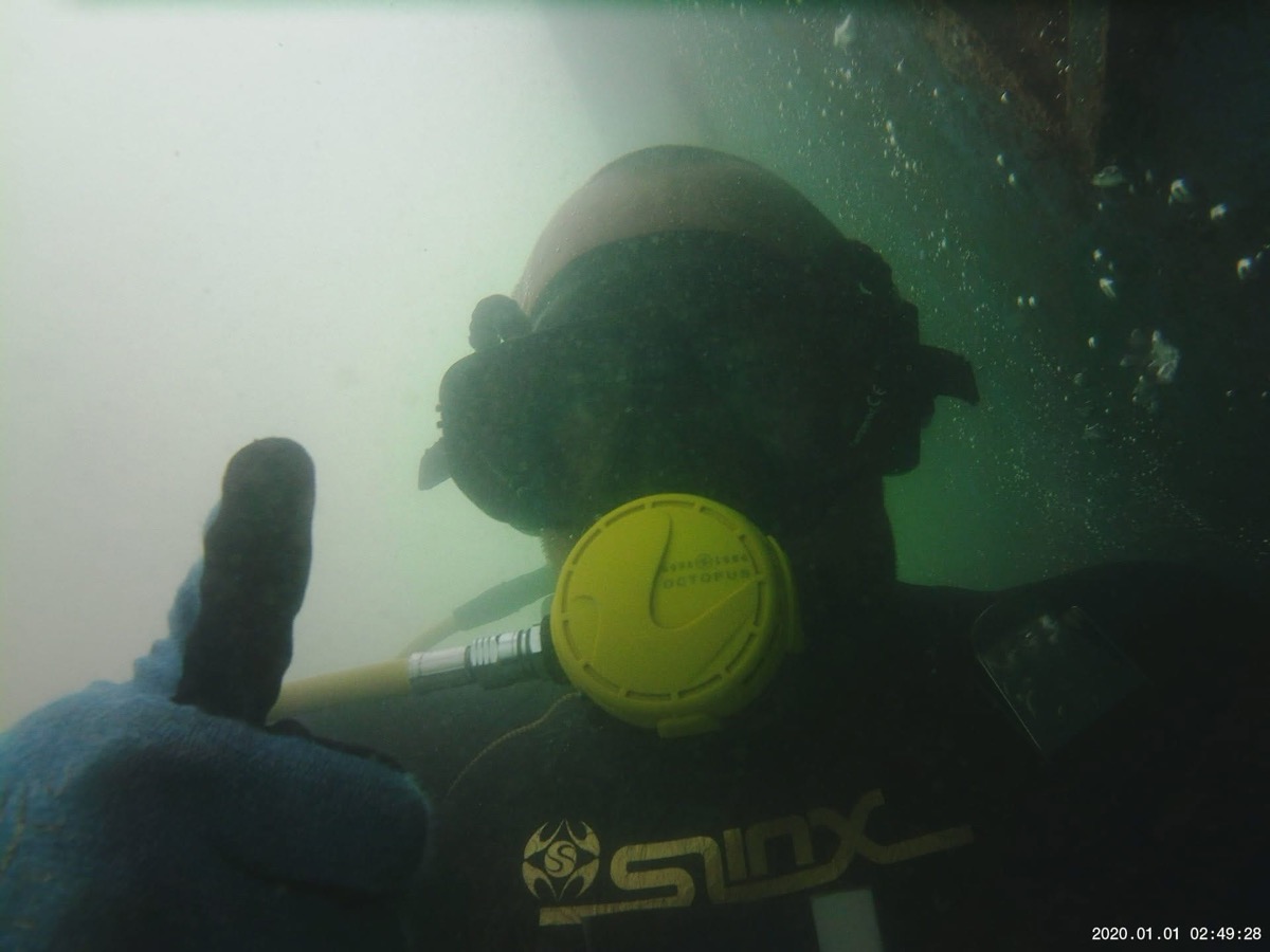 Davy Jones Divers team member at work on a South Florida yacht